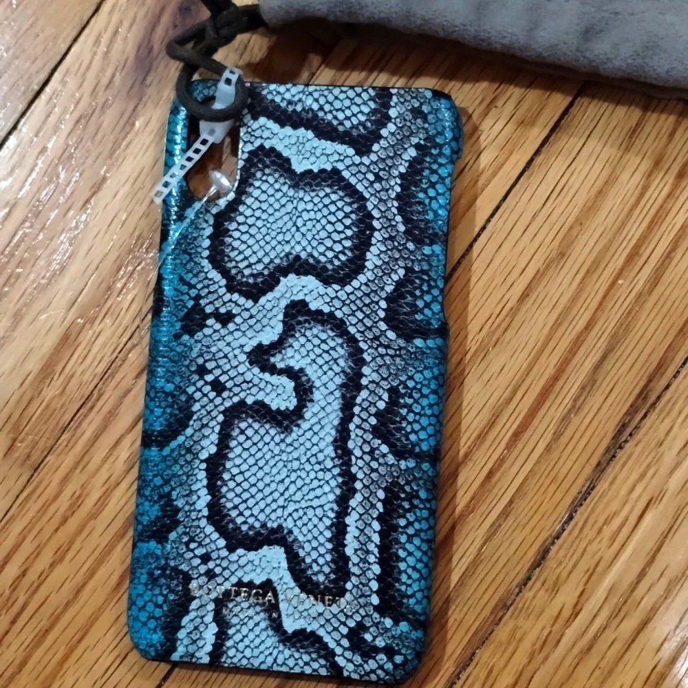 Bottega Veneta iPhone 10/XS Emb Snakeskin leather cover & Dust Cloth Nwot